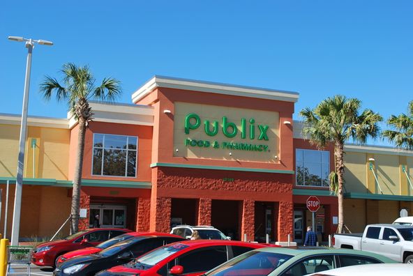 Tower Oaks End Cap: 8927 S.R. 52, Hudson, FL 34667